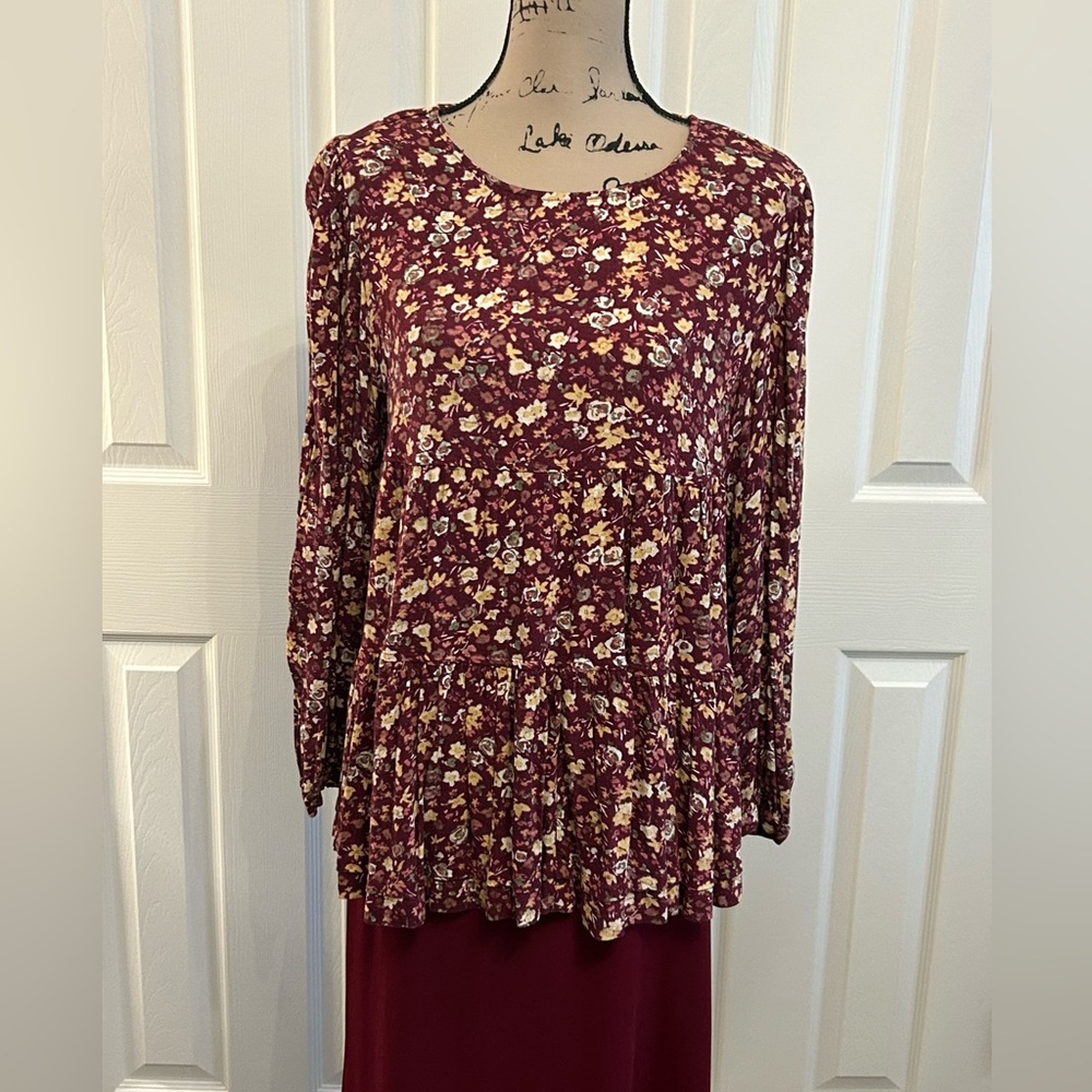 Time & Tru Women's Floral Peplum Long-Sleeve Top - Burgundy medium